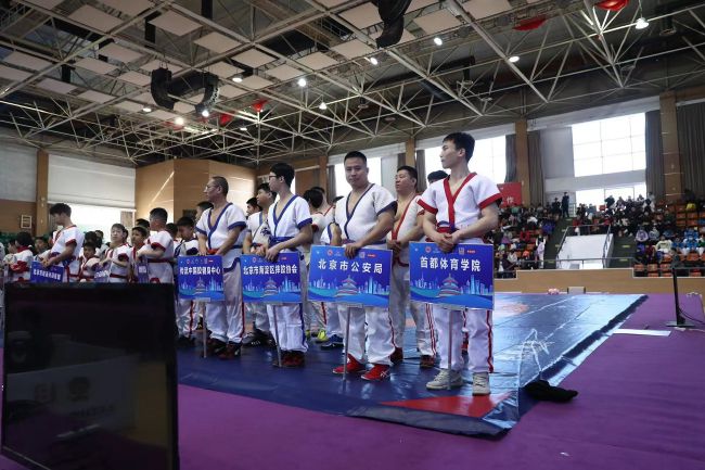最终阿森纳客场1-0战胜布伦特福德，积分榜方面，枪手积30分登顶，1分优势领跑。